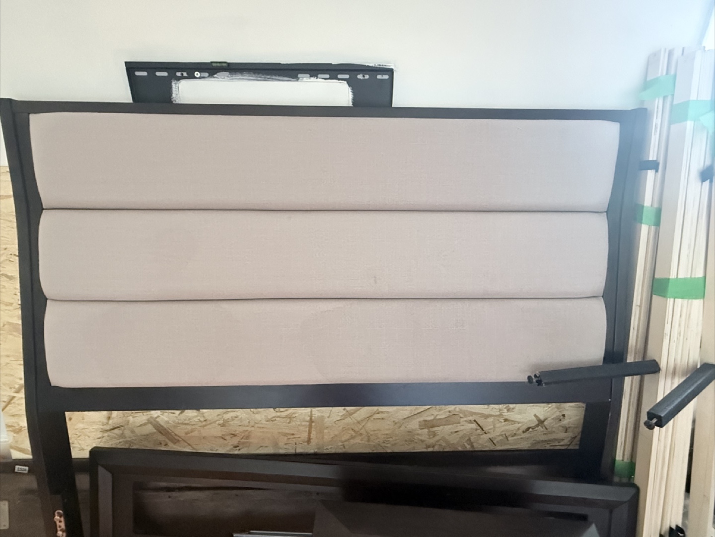 Queen size bed frame - photo 2