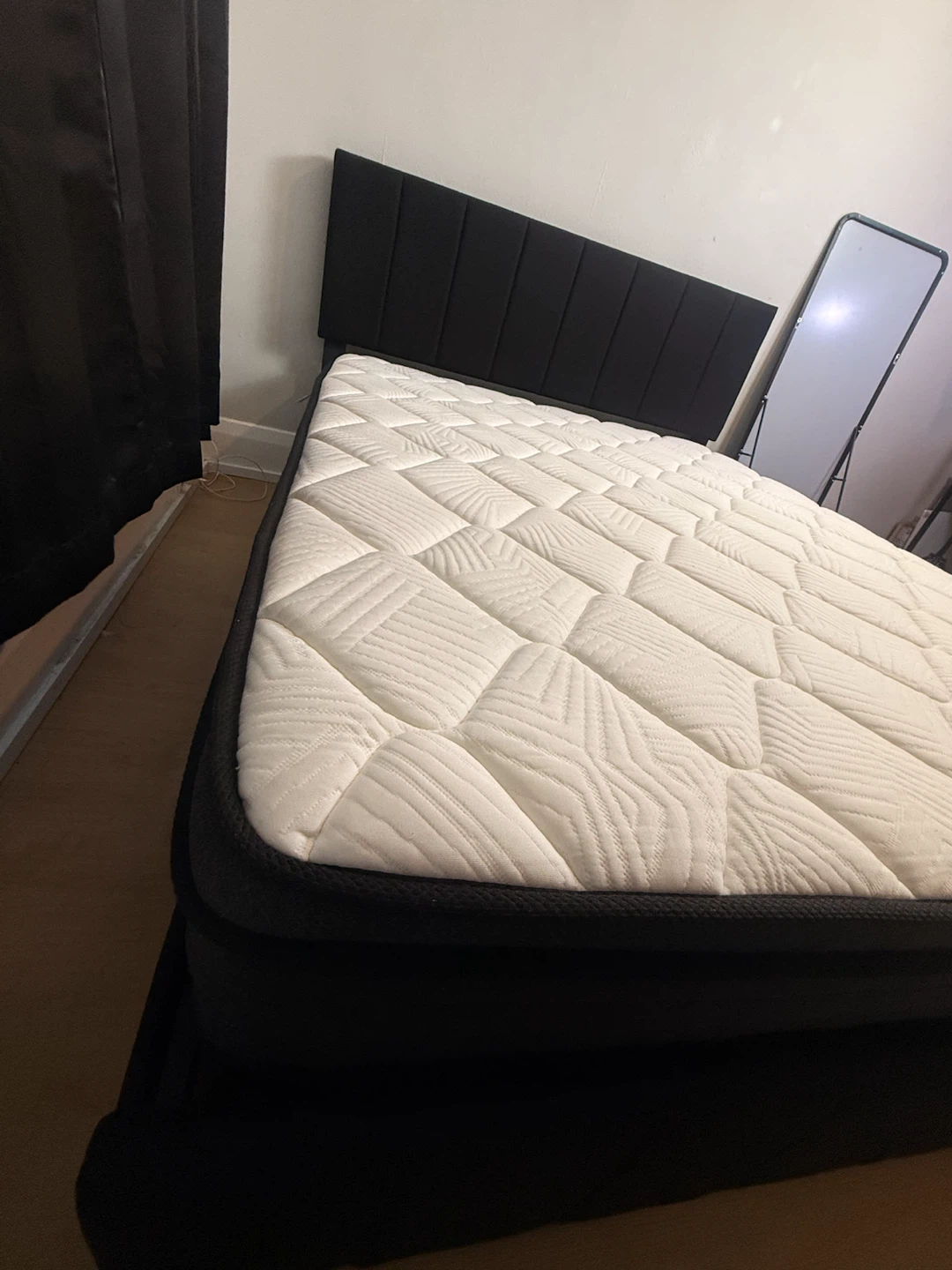 Queen Size Cooling Mattress – Excellent Condition - photo 3