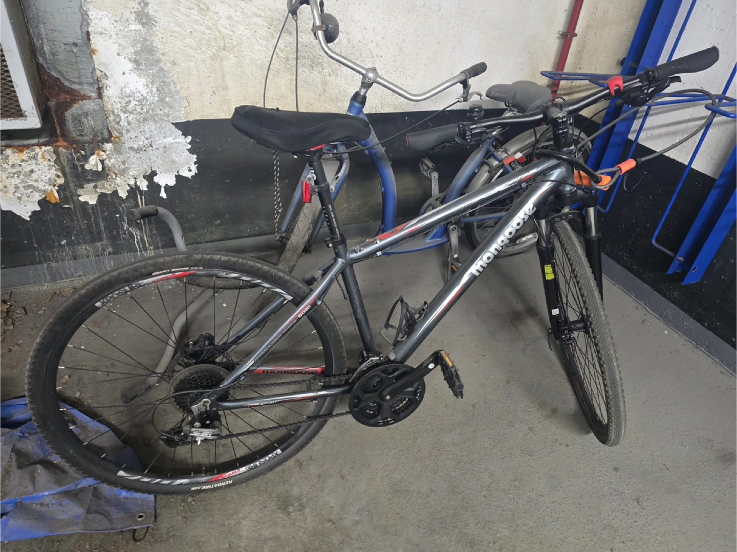 Mongoose Mountain Bike - 26 inch - photo 2