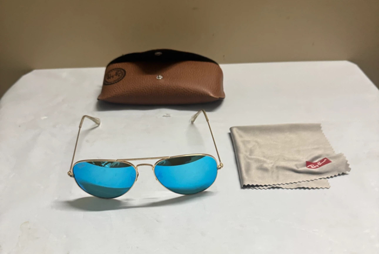 Ray-Ban Aviator Sunglasses with Case and Cloth