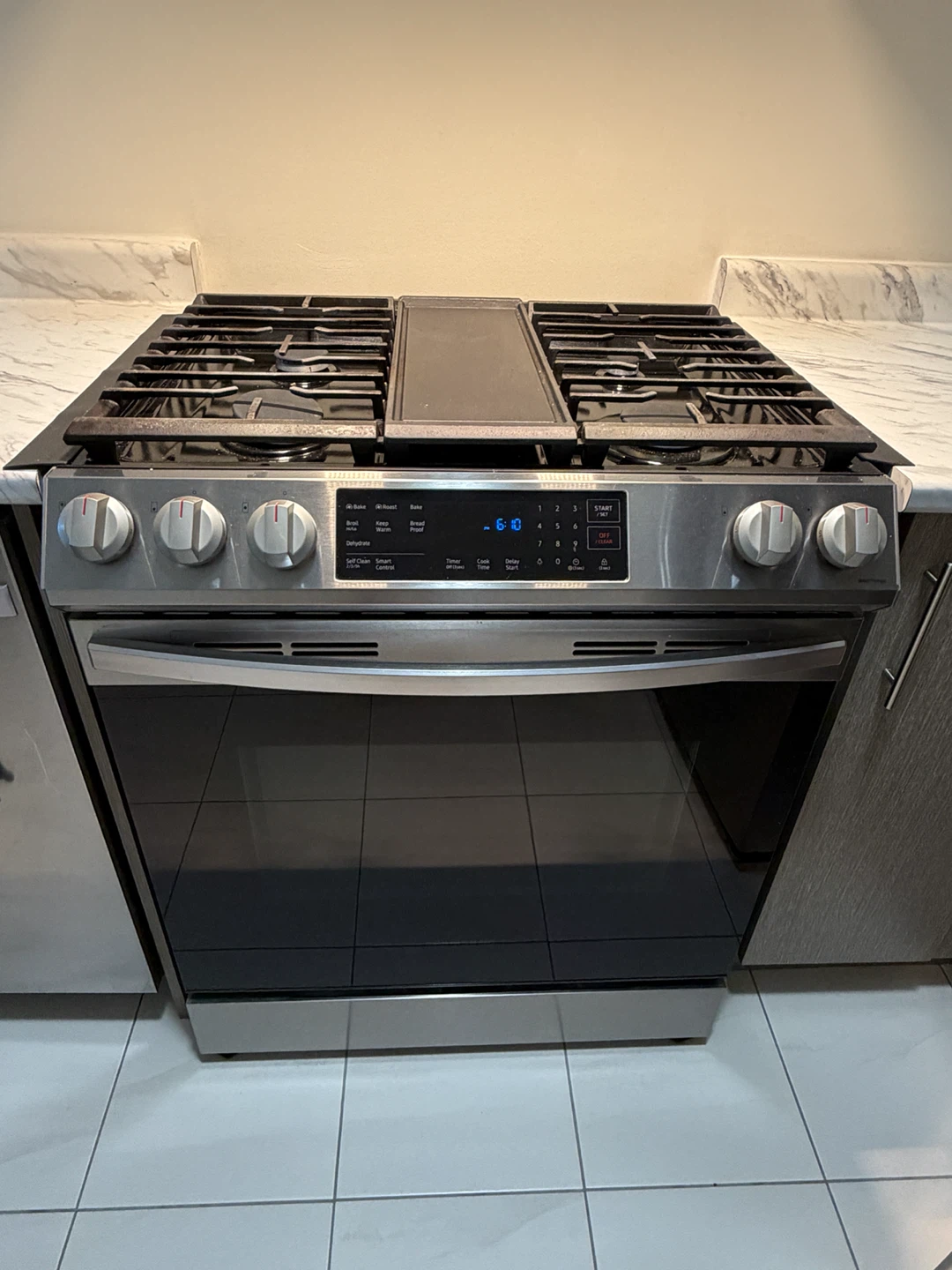 URGENT PICK UP! Samsung Gas Range with Oven - photo 2