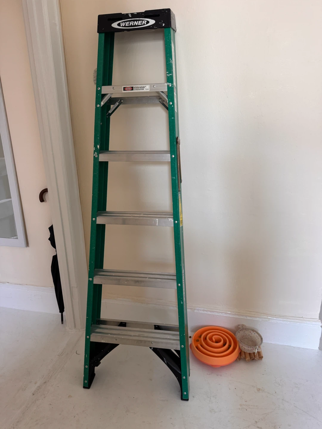 Werner 6' Fiberglass Ladder - photo 2
