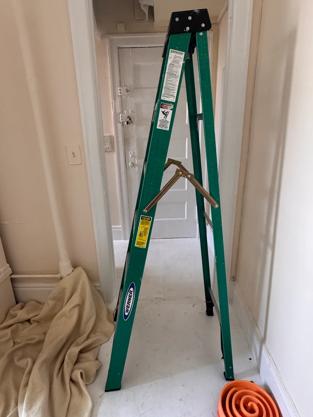 Werner 6' Fiberglass Ladder - photo 3