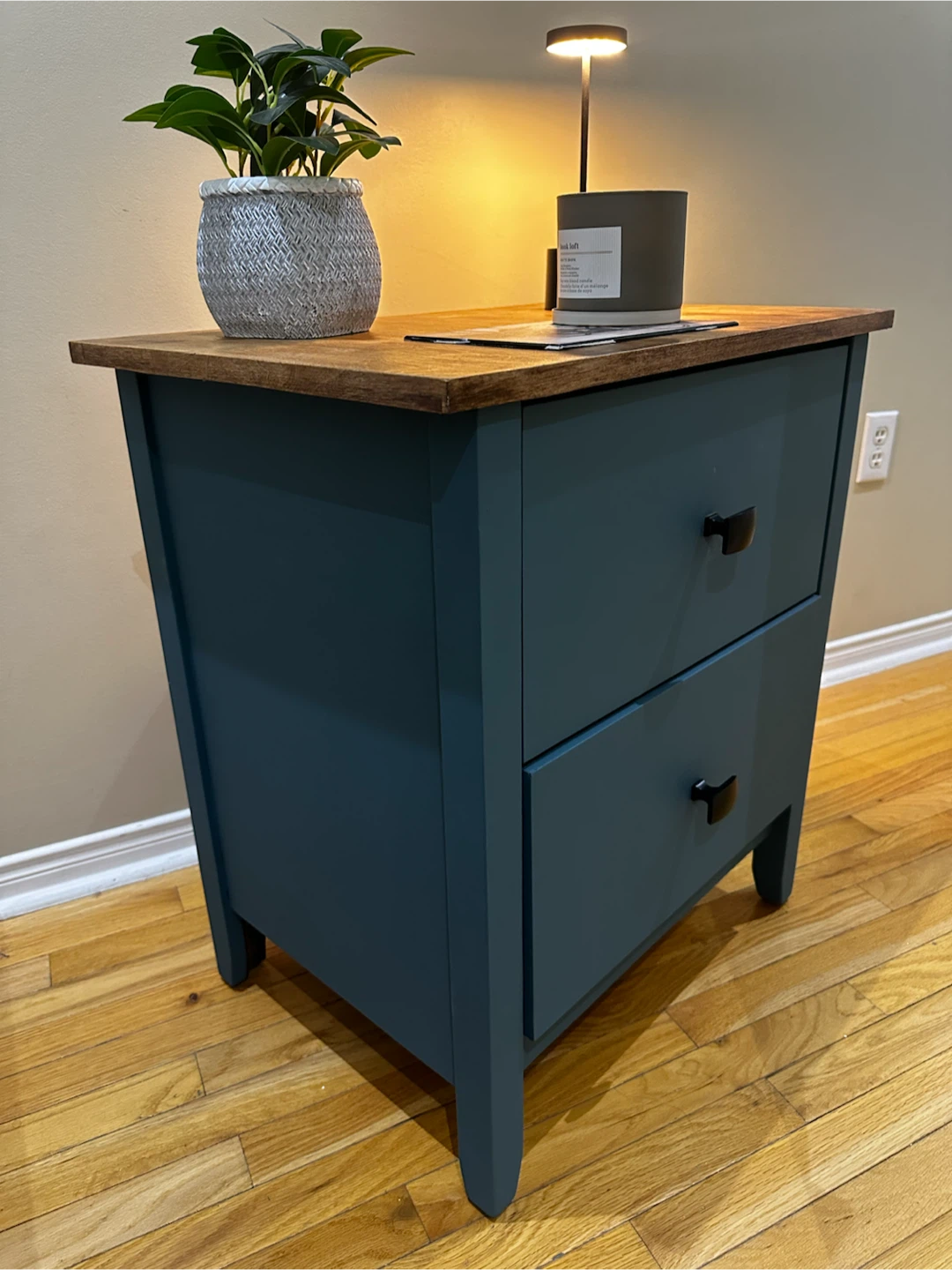 ✨ Hand-Refinished Nightstand ✨ - photo 5