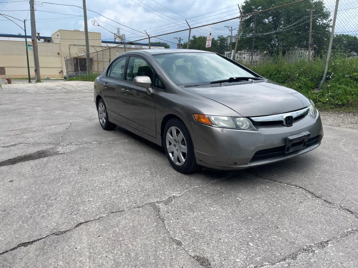 2007 Honda Civic Sedan con 131 mil millas