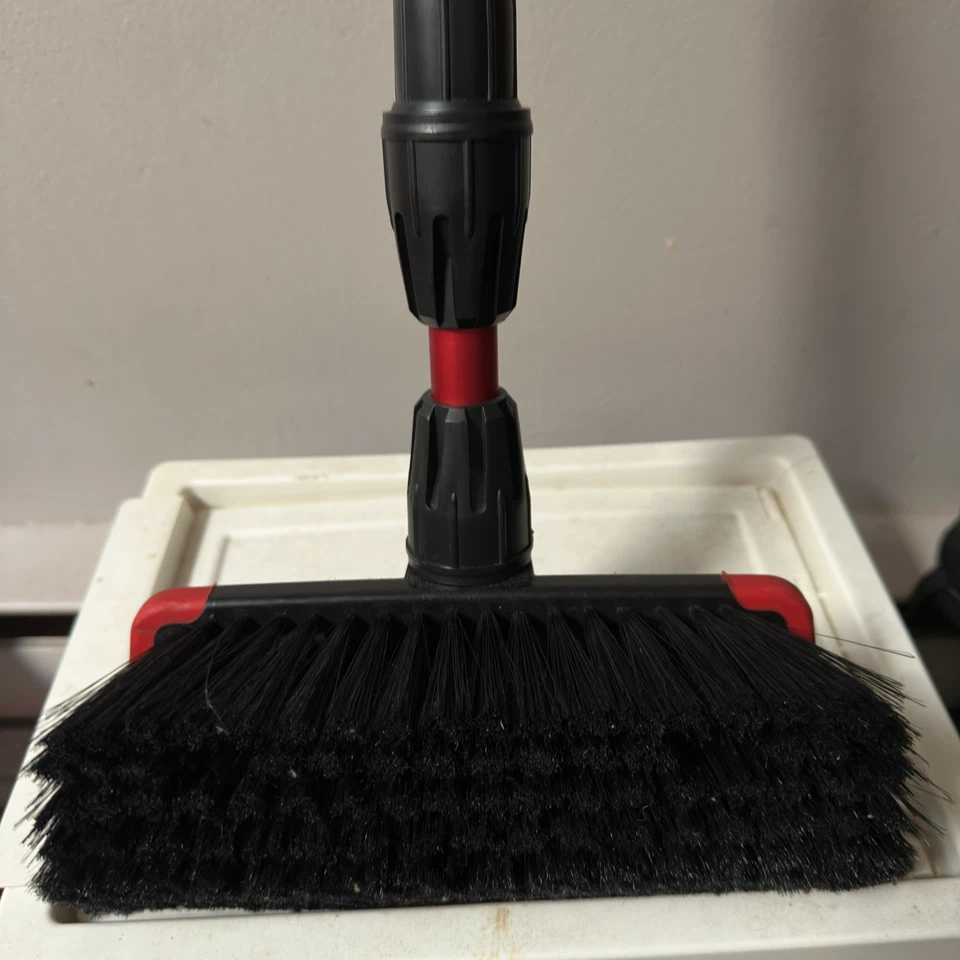 Red Extendable snow removal brush for cars - photo 3