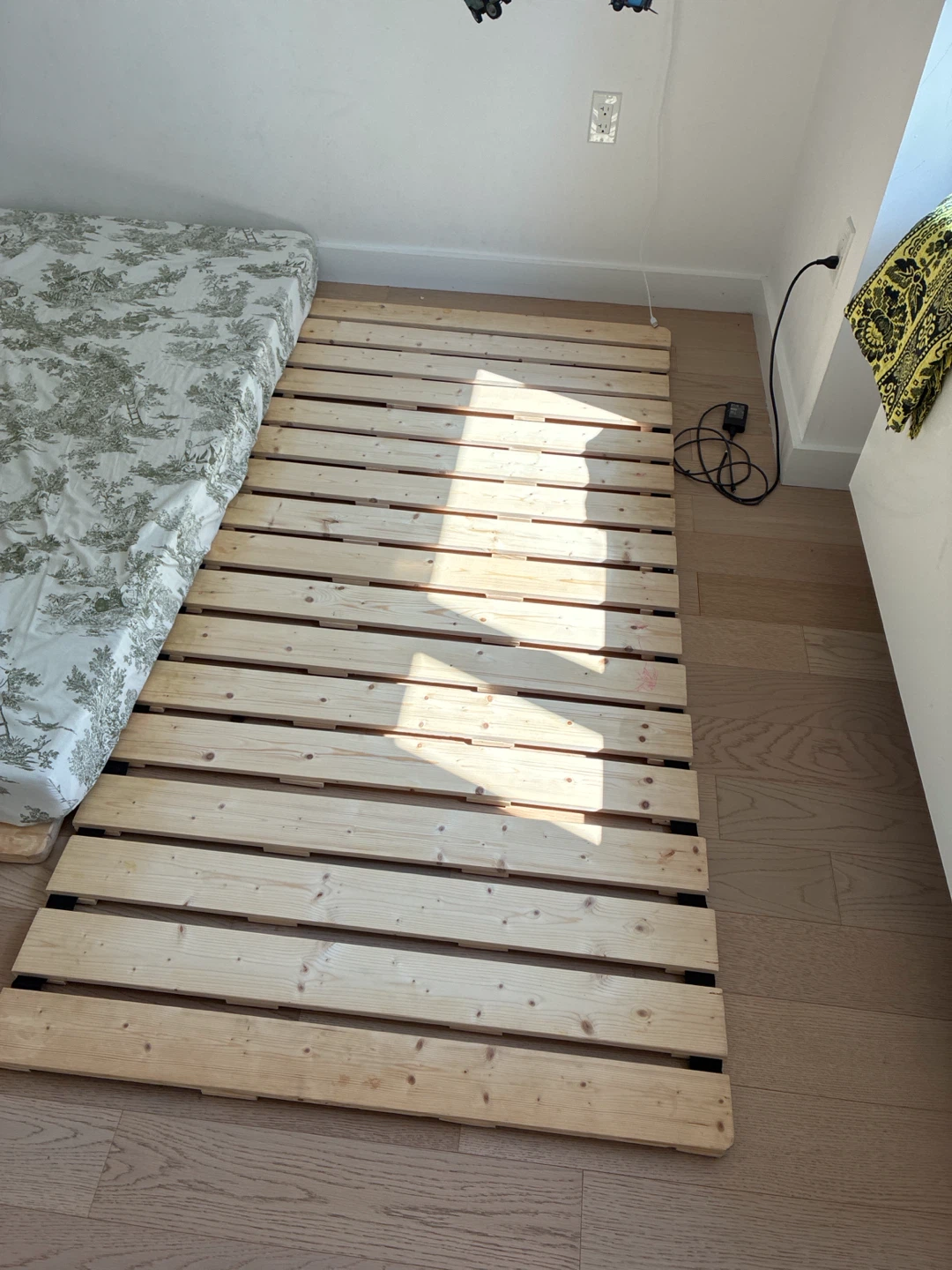 Twin Mattress on Wooden Pallet Bed Frame - photo 3