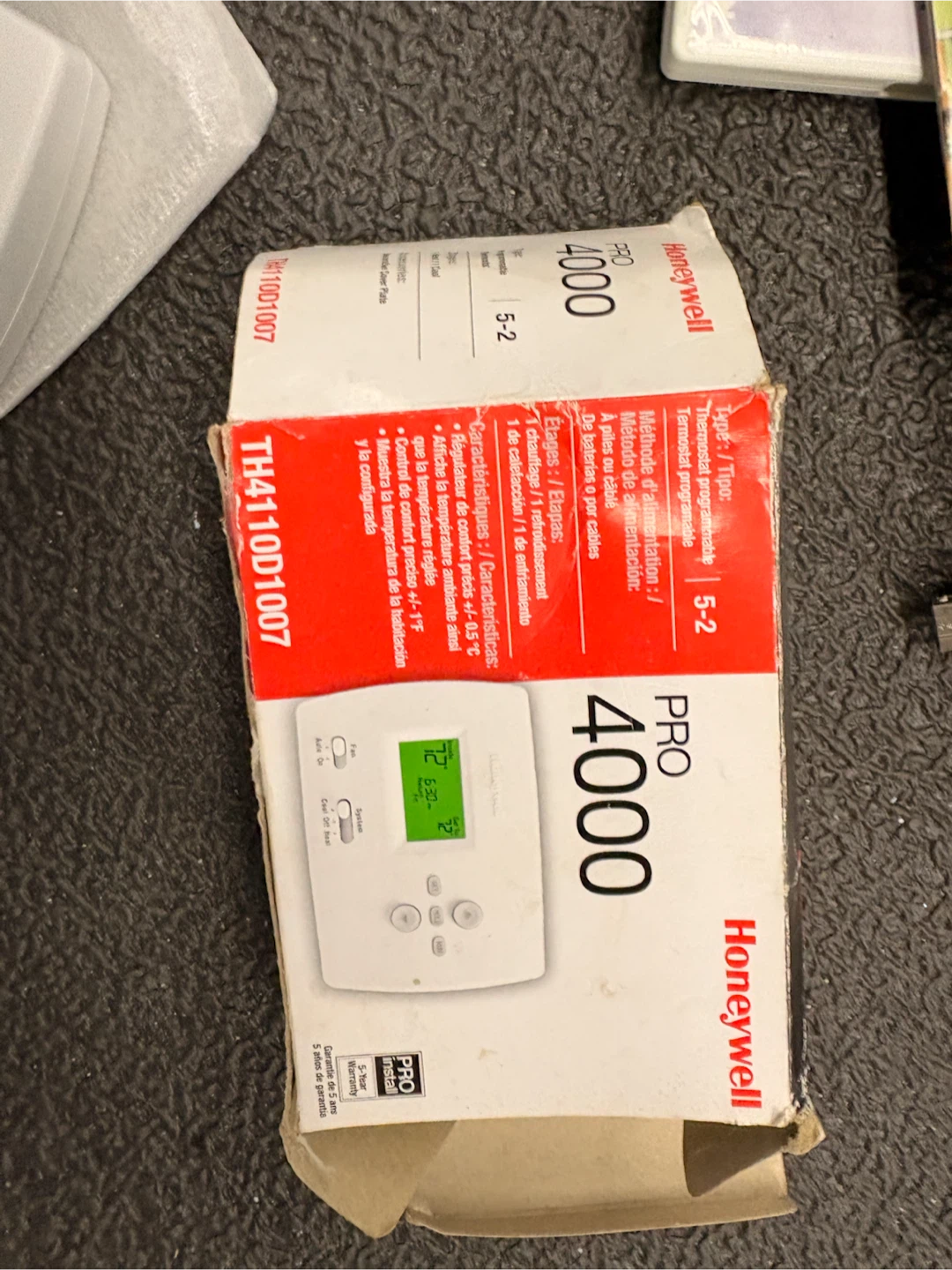 Honeywell PRO 4000 Thermostat