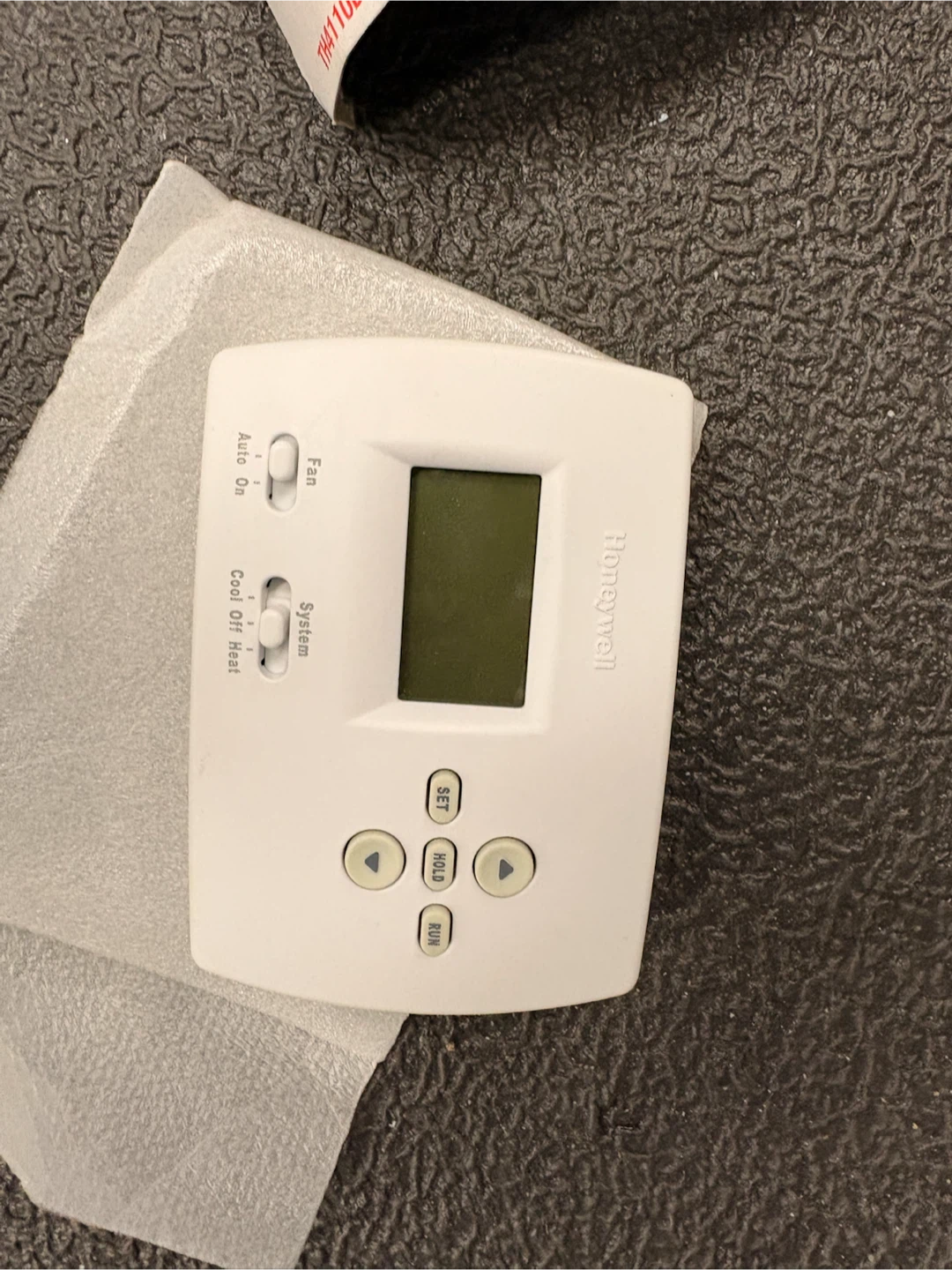 Honeywell PRO 4000 Thermostat - photo 2