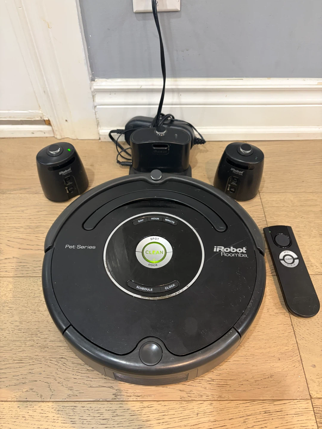 iRobot Roomba 572 Pet Series Robot Vacuum