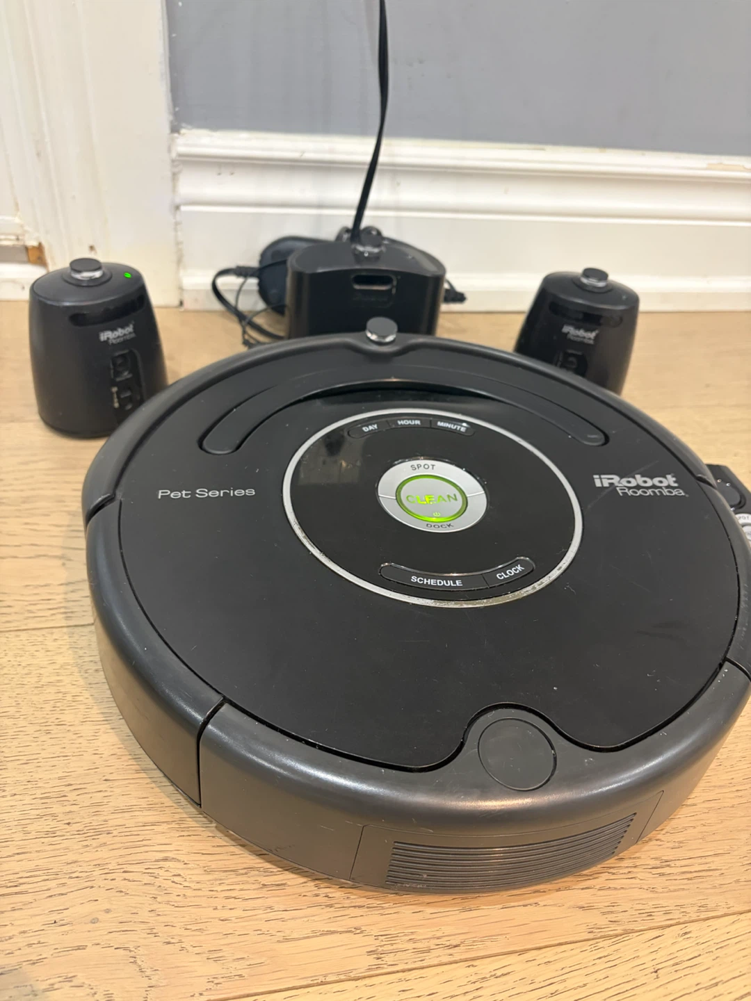 iRobot Roomba 572 Pet Series Robot Vacuum - photo 2