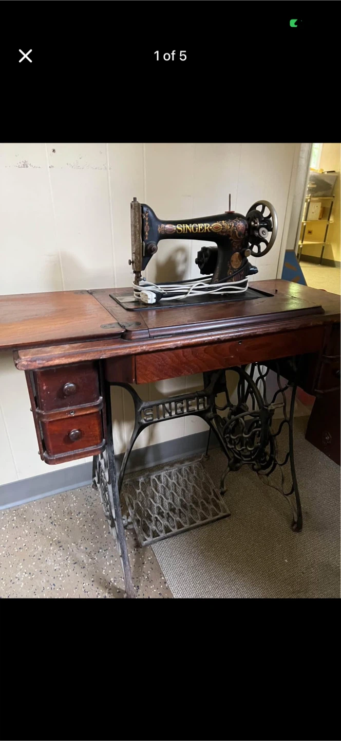 Vintage Singer Sewing Machine with Cabinet - photo 2