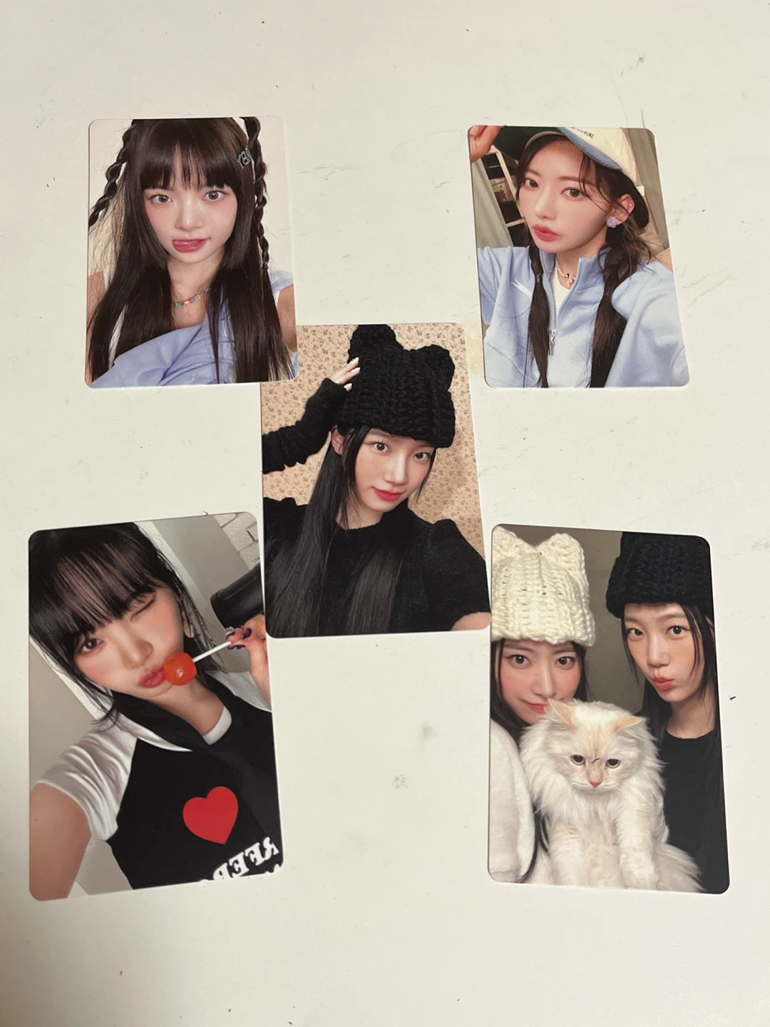 LE SSERAFIM Photocards