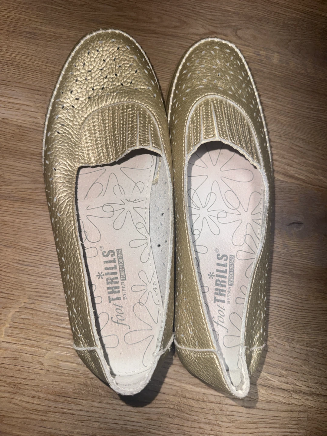 Foot Thrills Gold Ballet Flats 9M - photo 4