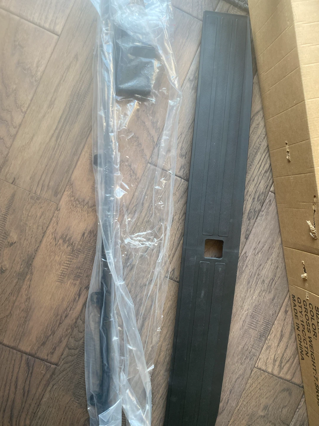 Tail gate molding fit Ford