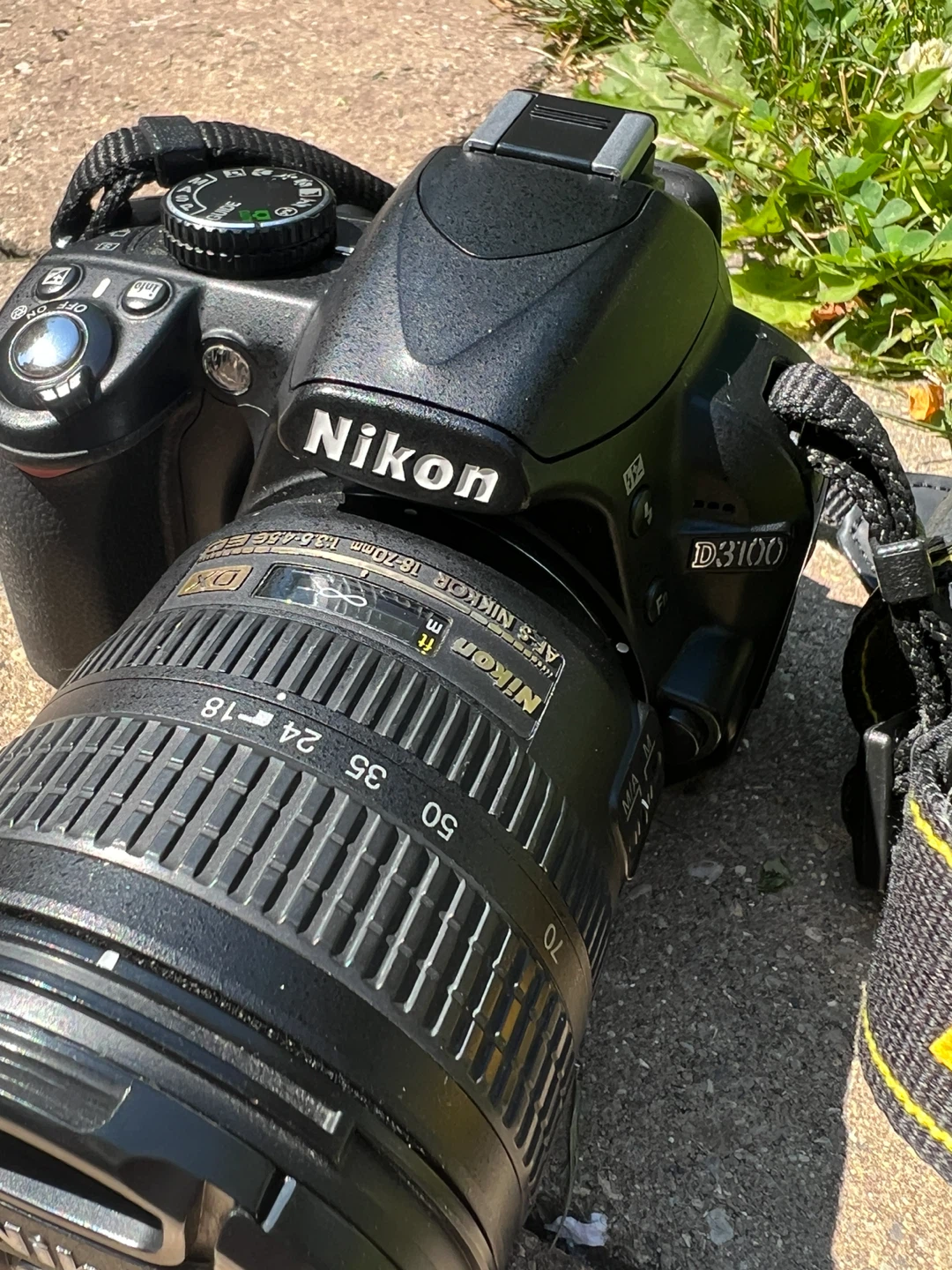Nikon D3100 DSLR Camera with Lowepro Bag - photo 2