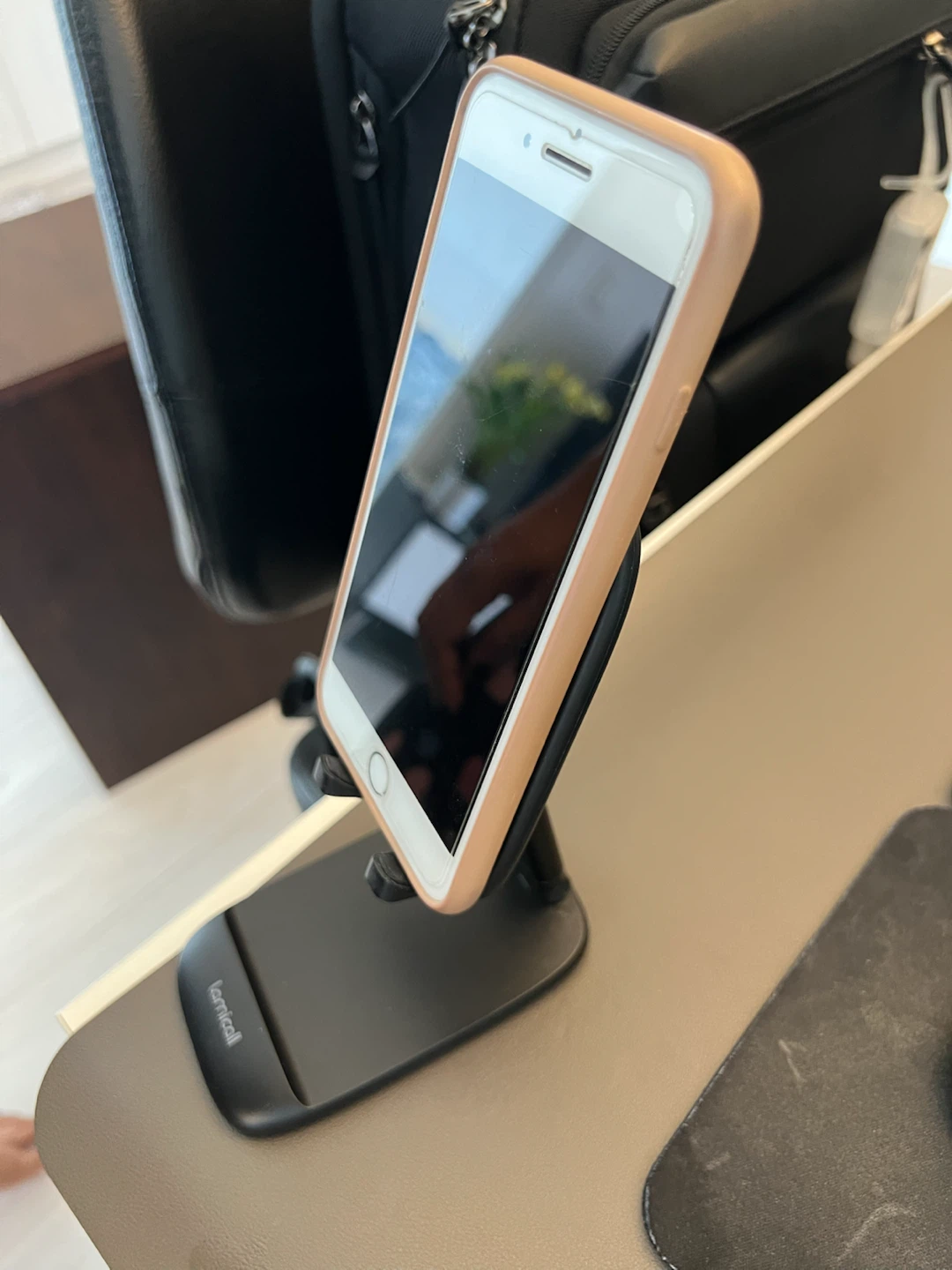 Adjustable phone stand - photo 3