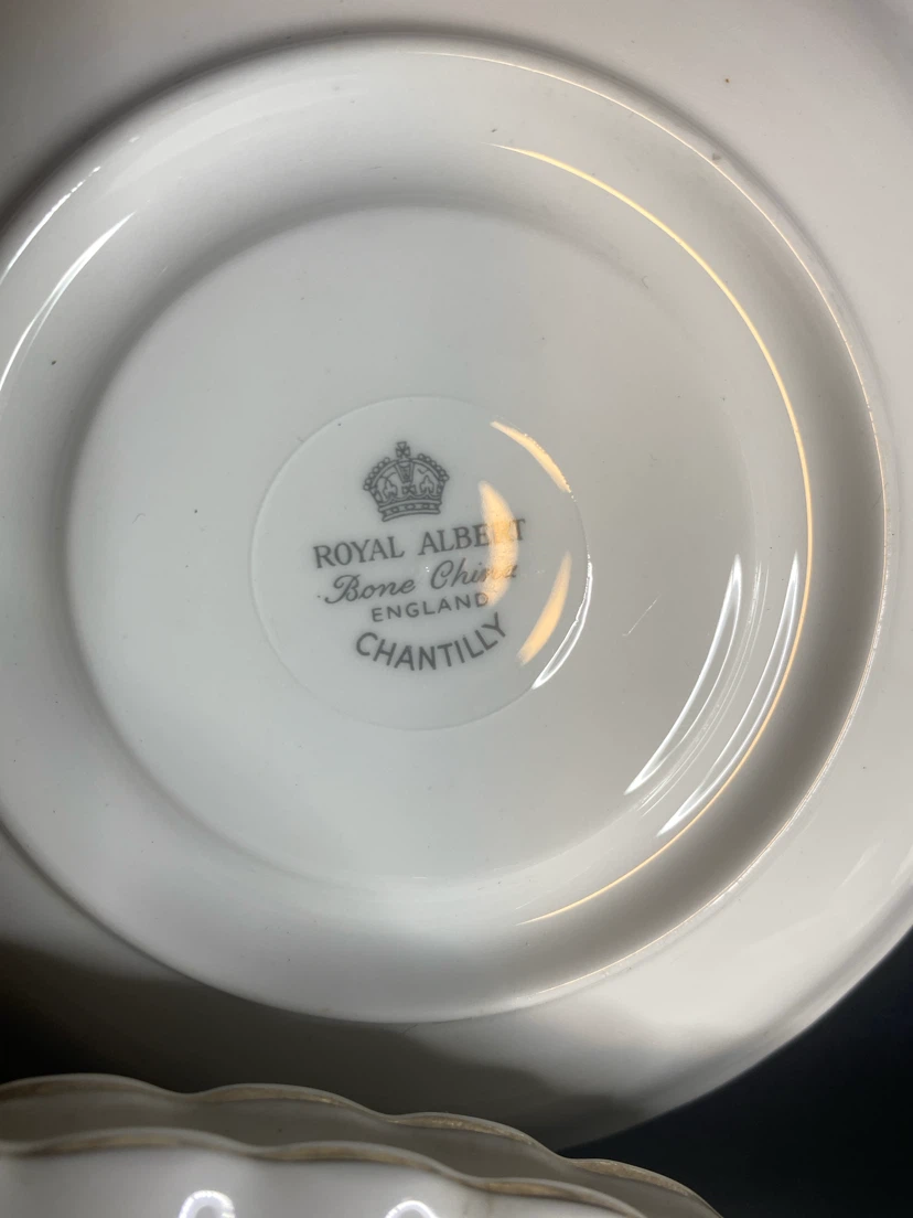 Royal Albert Chantilly Bone China Tea Set - photo 2