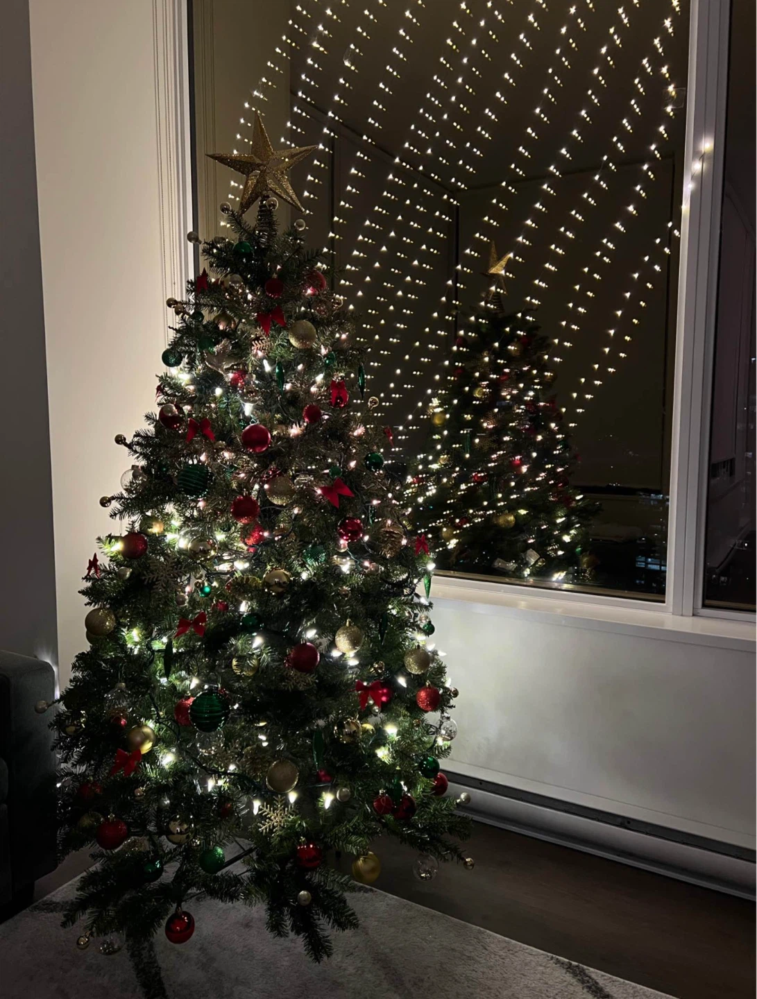 Christmas Tree with Christmas Lights & Christmas Decor
