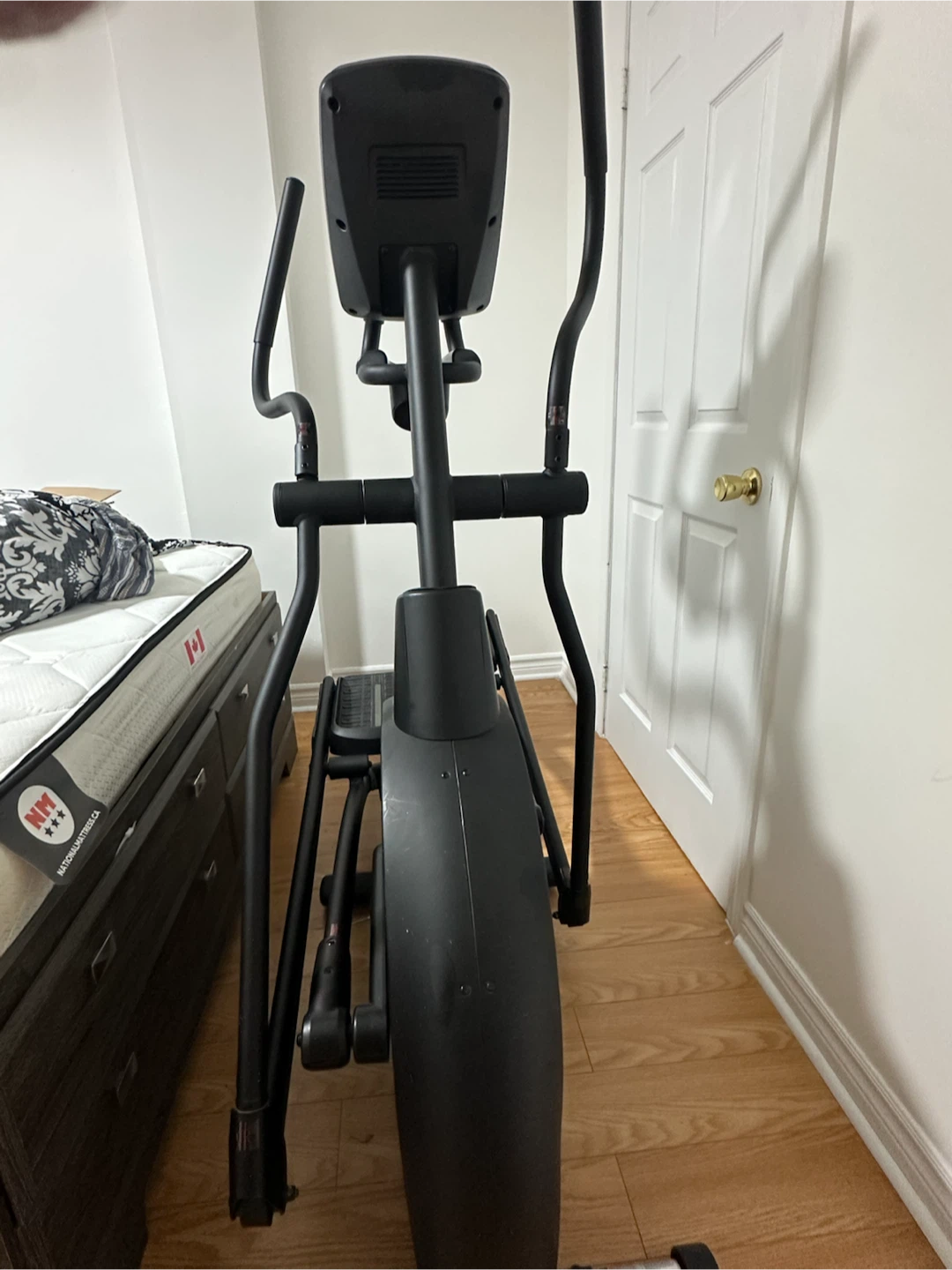 Horizon CE8.8 Elliptical – Like New - photo 2