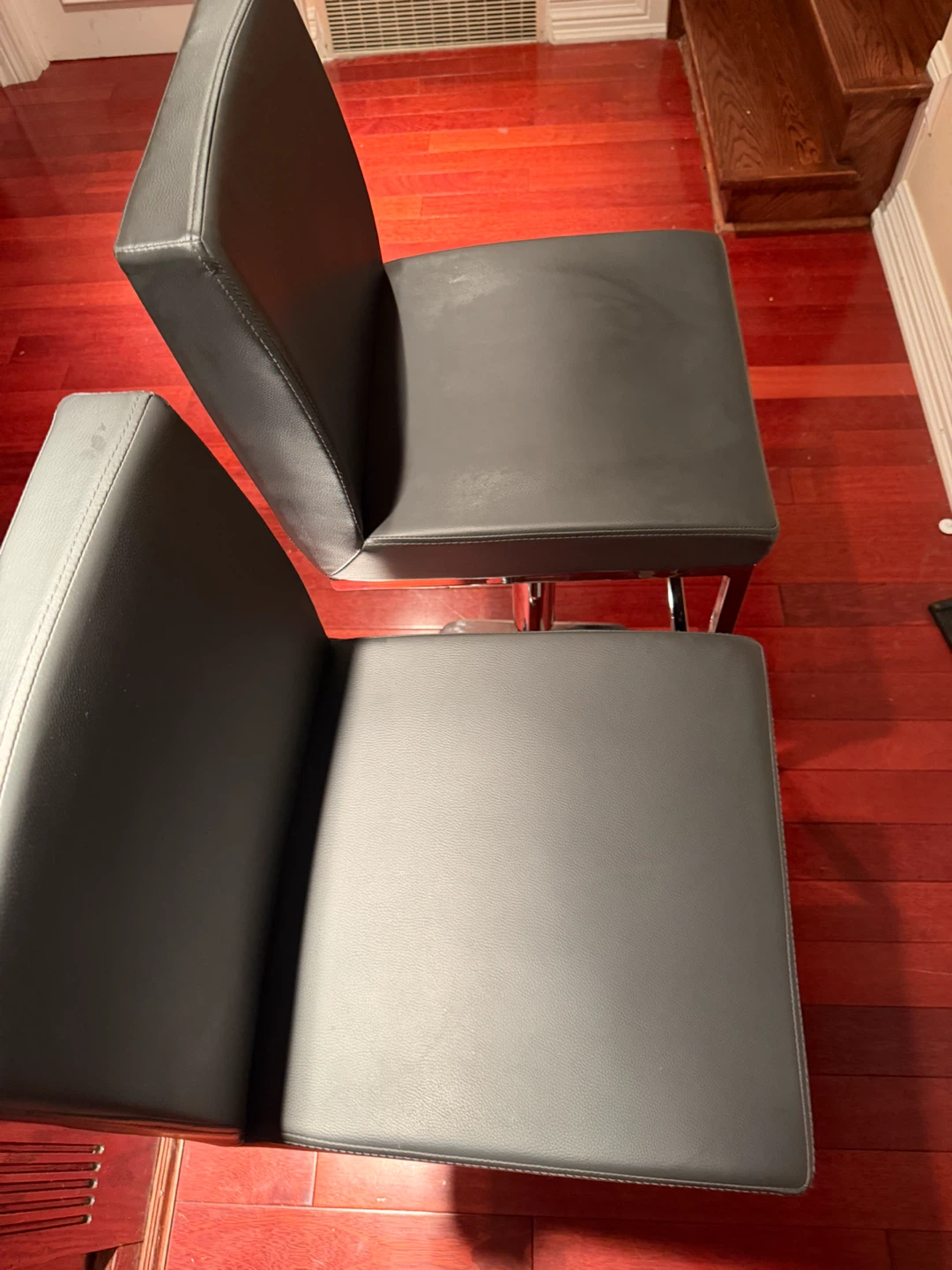 Set of 2 swivel bar stools - urban barn - photo 4