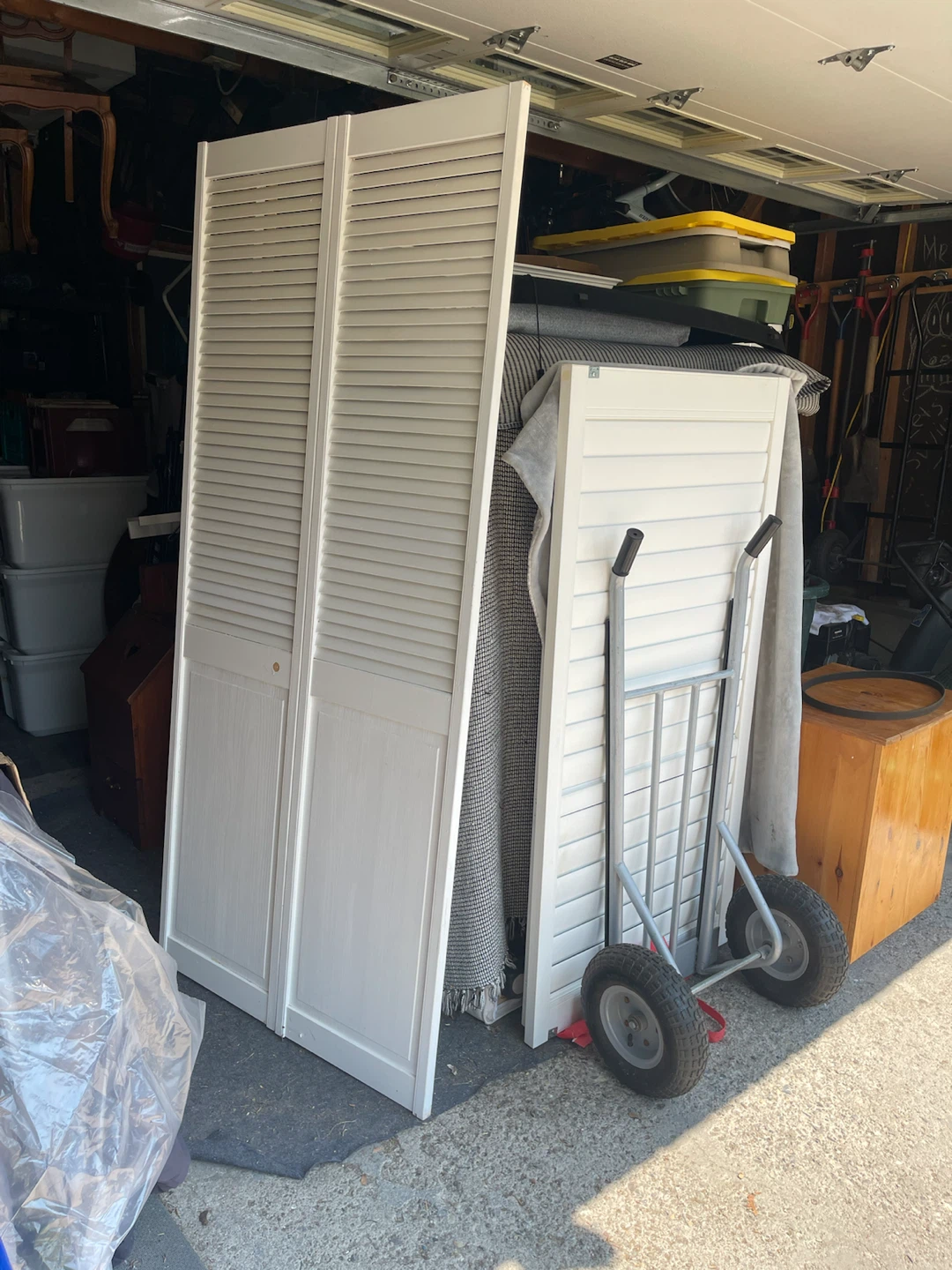 White Louvered Bi-Fold Doors