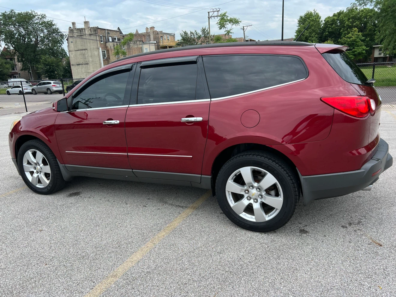 2011 Chevrolet Traverse LTZ SUV - photo 2