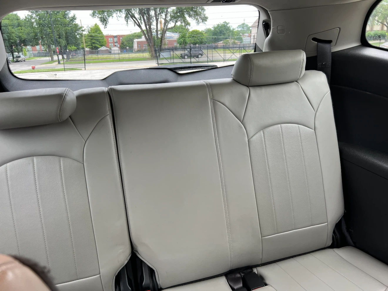 2011 Chevrolet Traverse LTZ SUV - photo 4