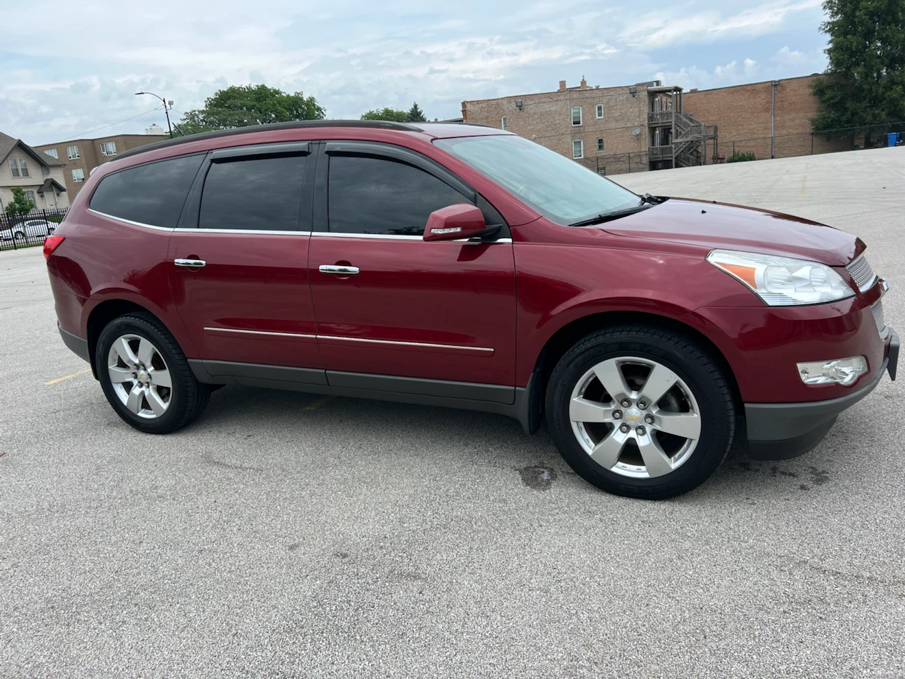 2011 Chevrolet Traverse LTZ SUV - photo 5