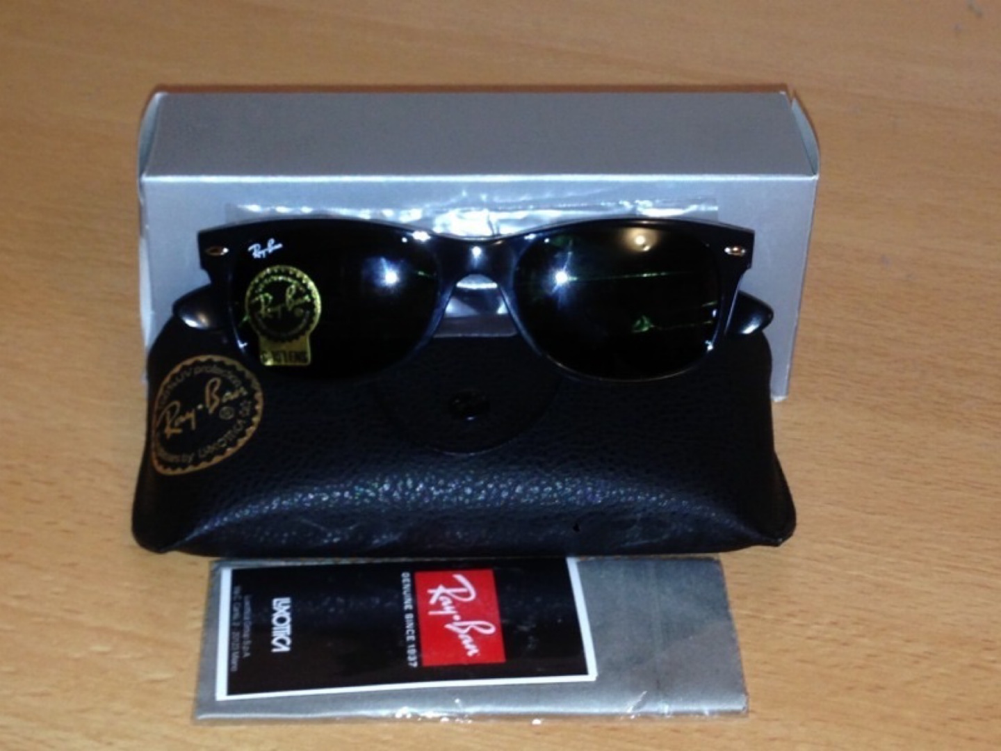 Brand New Unisex Rayban Wayfarer Sunglasses