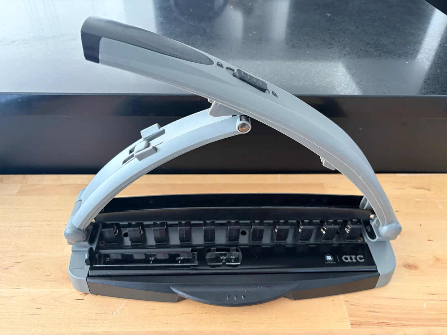 Staples Arc Desktop Paper Punch