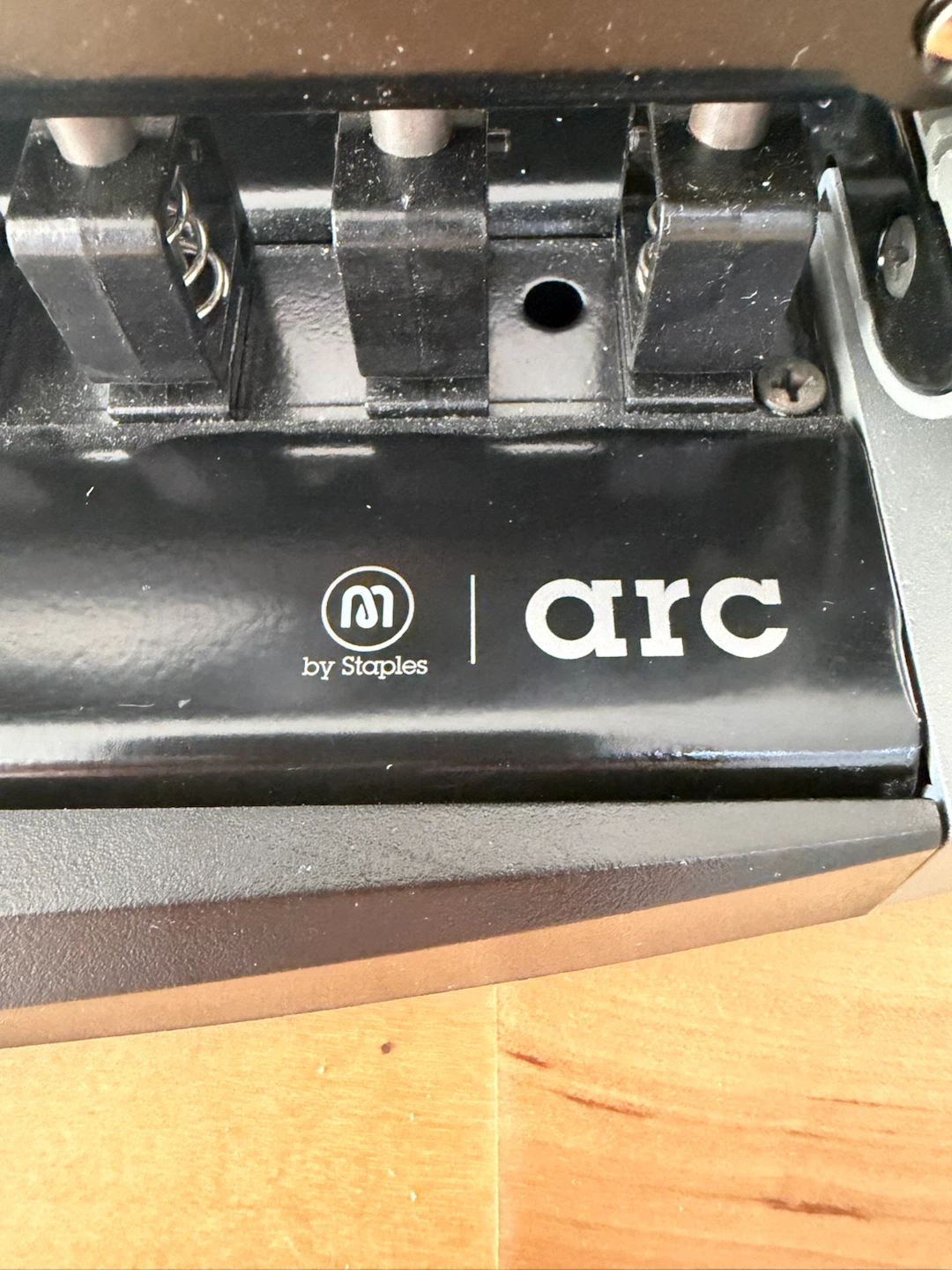 Staples Arc Desktop Paper Punch - photo 3