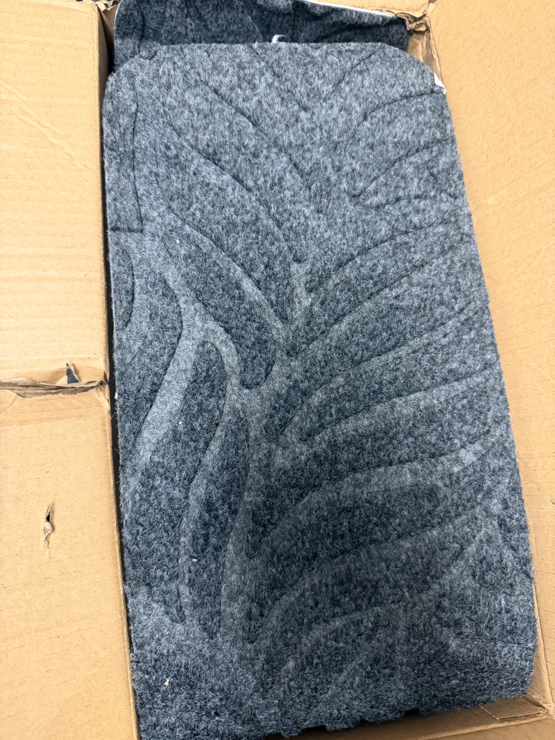 Grey Leaf Pattern Stair Tread Set - photo 2