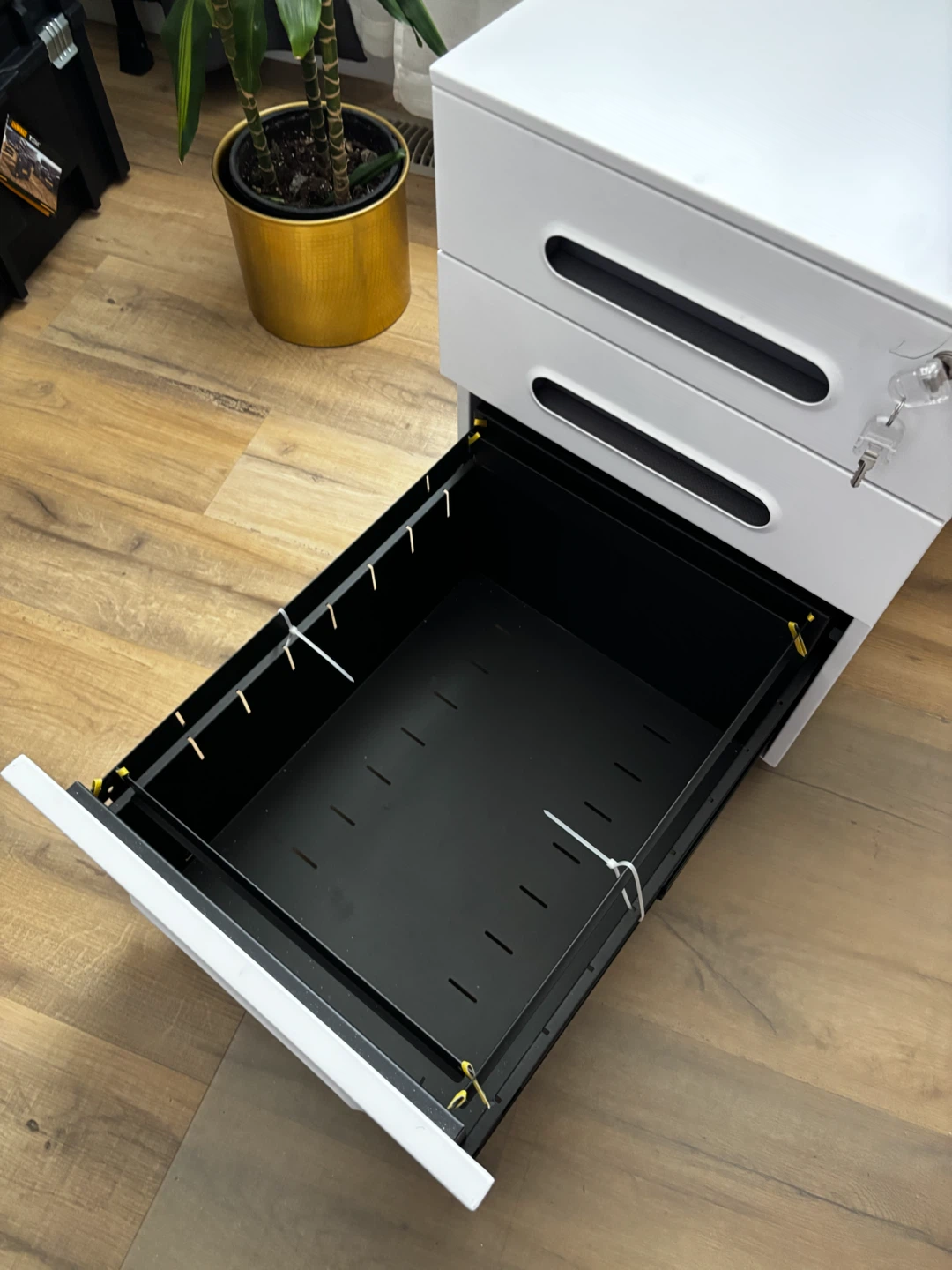 White 3-Drawer Mobile Filing Cabinet - photo 4