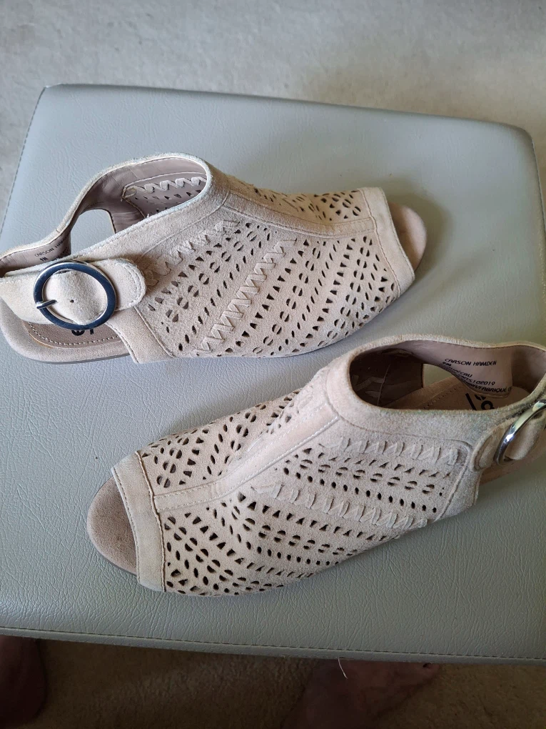 Earth open-toe shoes - photo 2