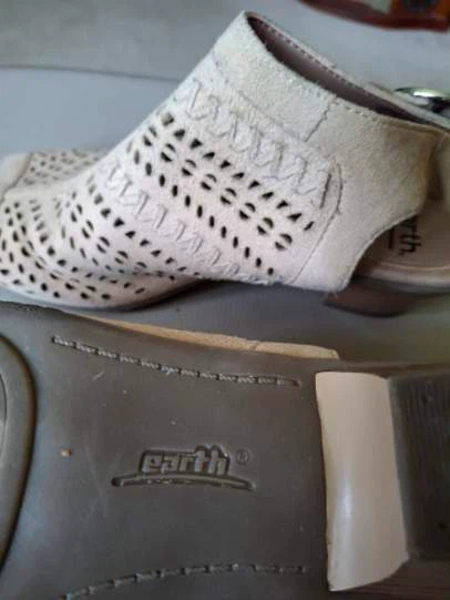Earth open-toe shoes - photo 4