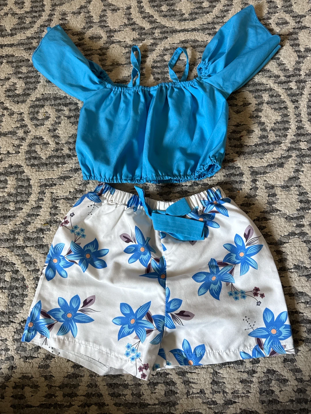 Blue Off-the-Shoulder Top and Floral Shorts Set size 110