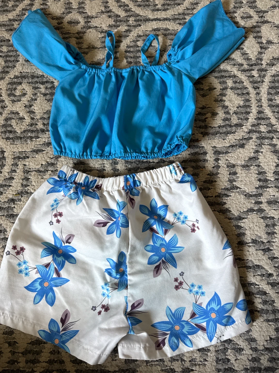 Blue Off-the-Shoulder Top and Floral Shorts Set size 110 - photo 2