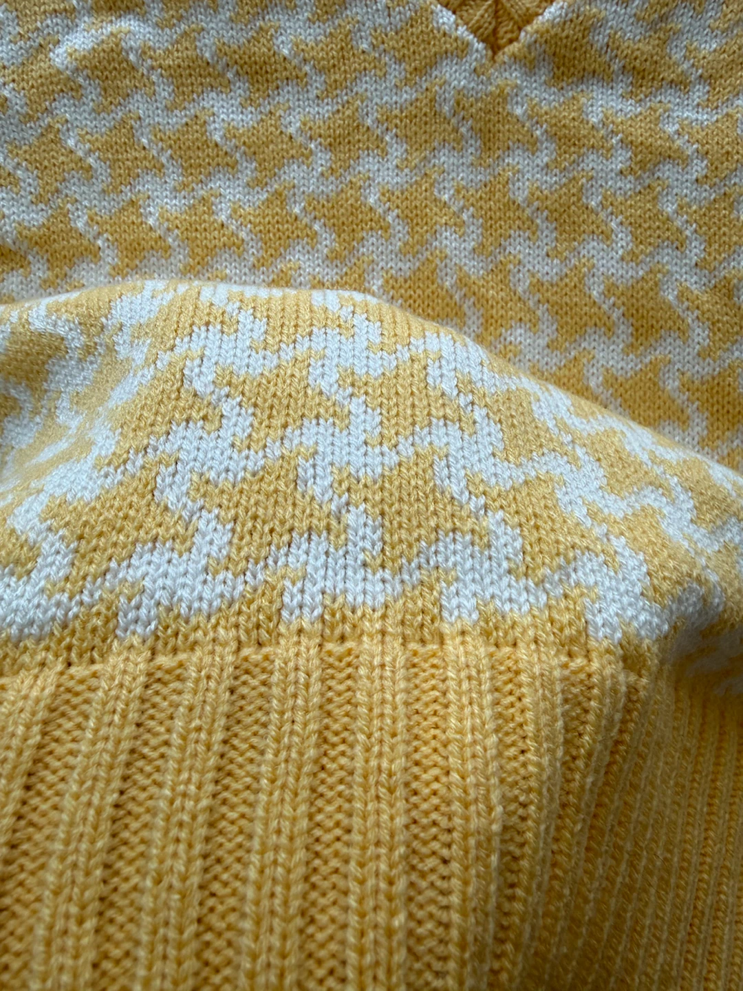 Yellow Houndstooth Knit Vest - photo 3