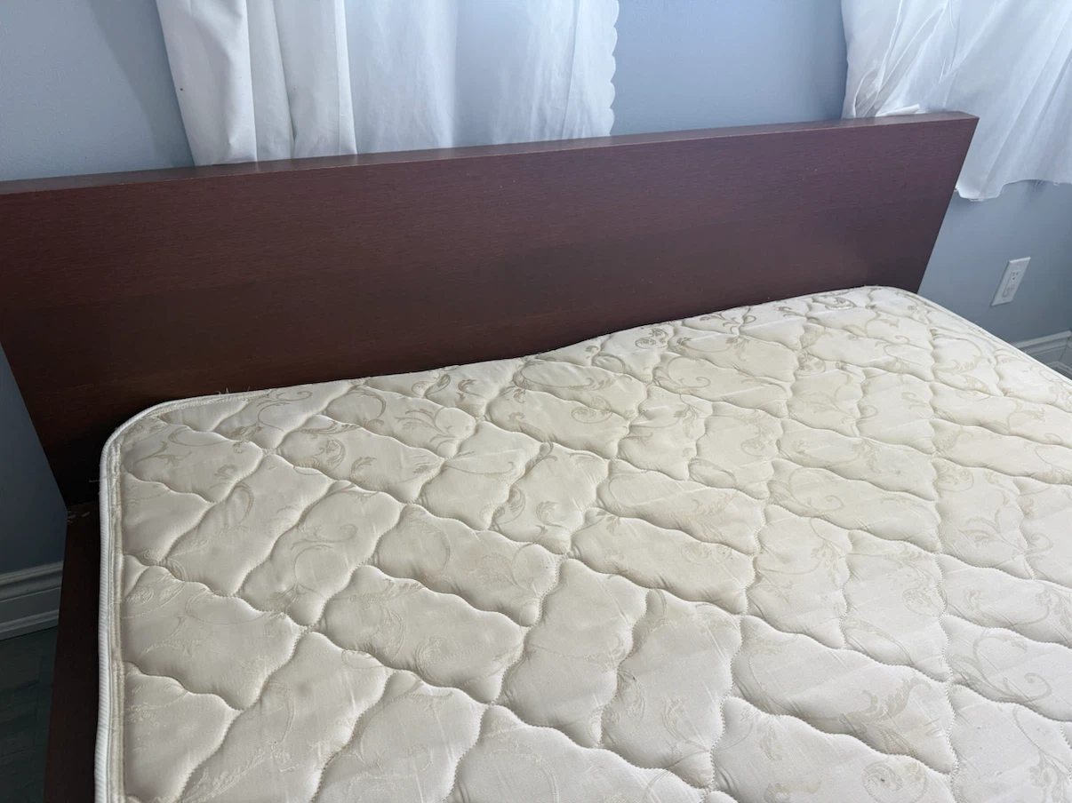 Queen size bed + mattress + drawer - photo 2
