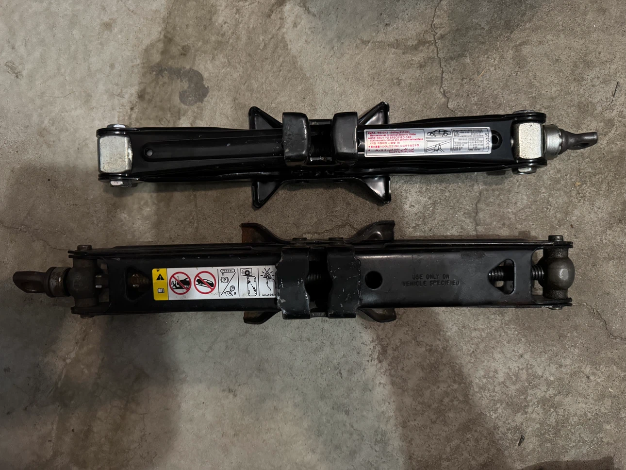 OEM Scissor Jack – Excellent Condition