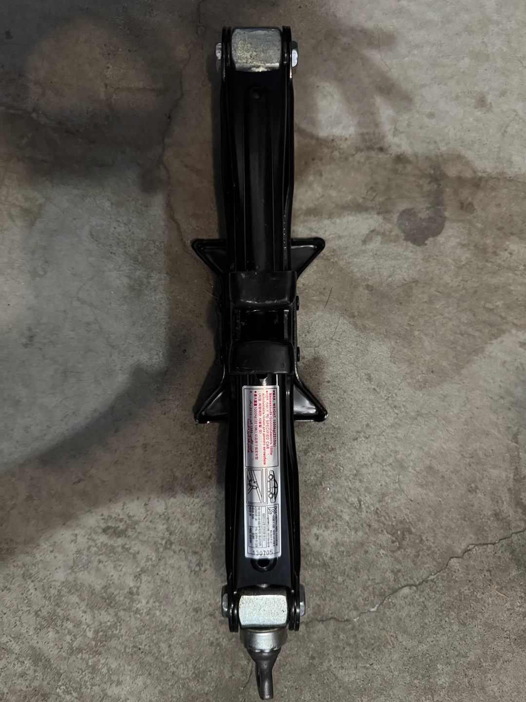 OEM Scissor Jack – Excellent Condition - photo 4