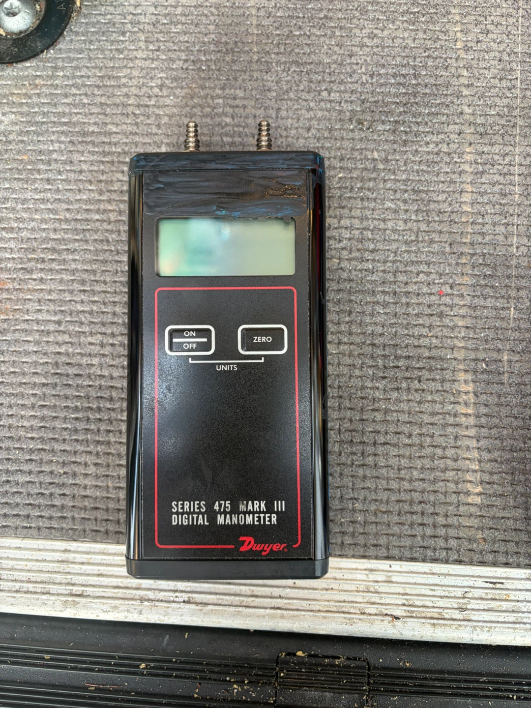Dwyer Series 475 Mark III Digital Manometer - photo 3