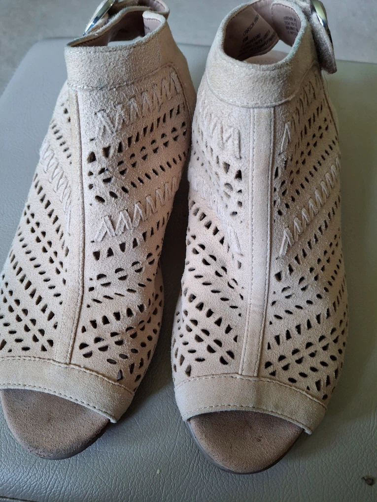 Earth open-toe shoes - photo 5