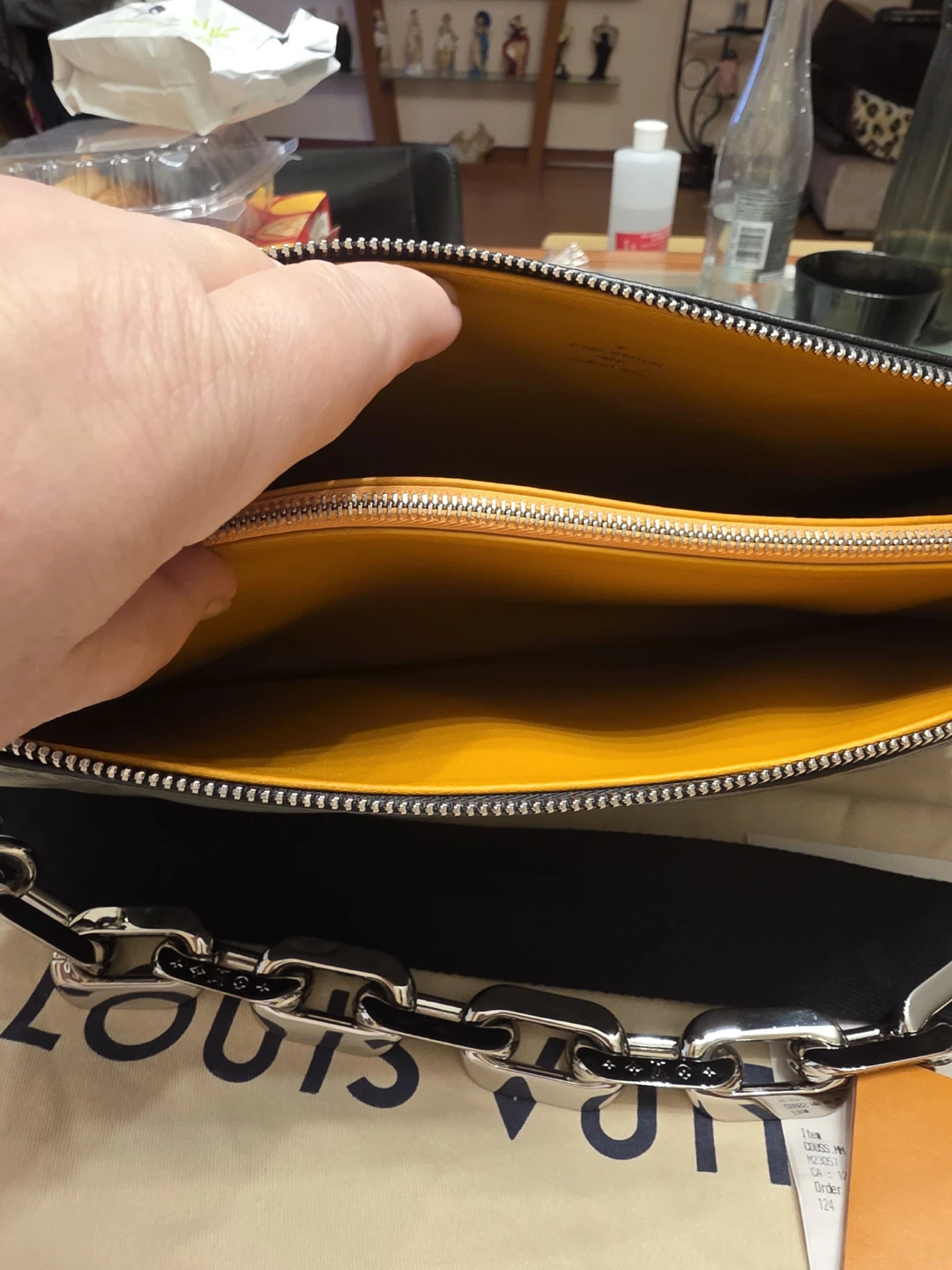 Louis Vuitton Coussin MM NV Noir Palla - photo 3