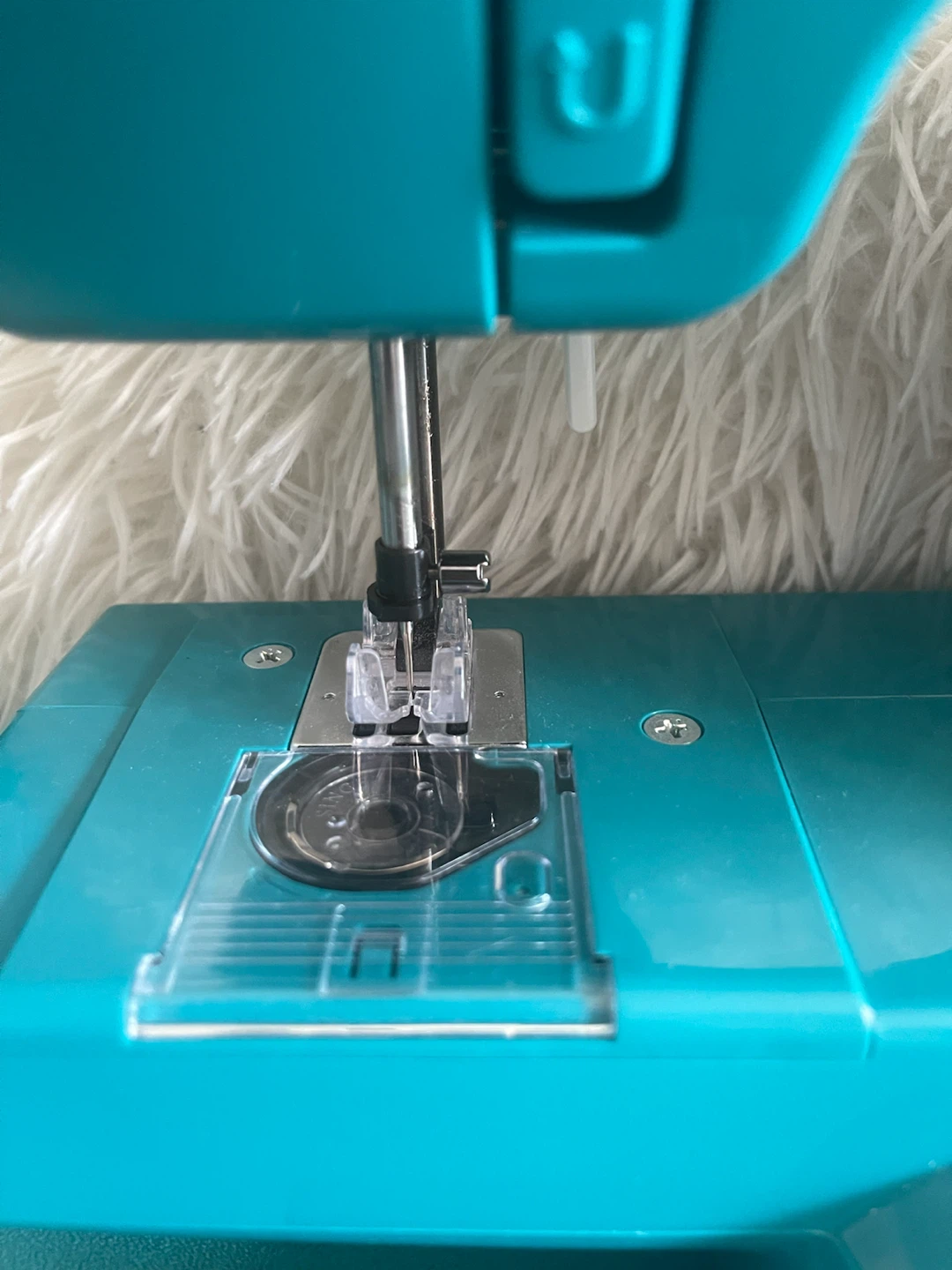 NEW HOME Janome Teal Sewing Machine with Accessories - photo 2