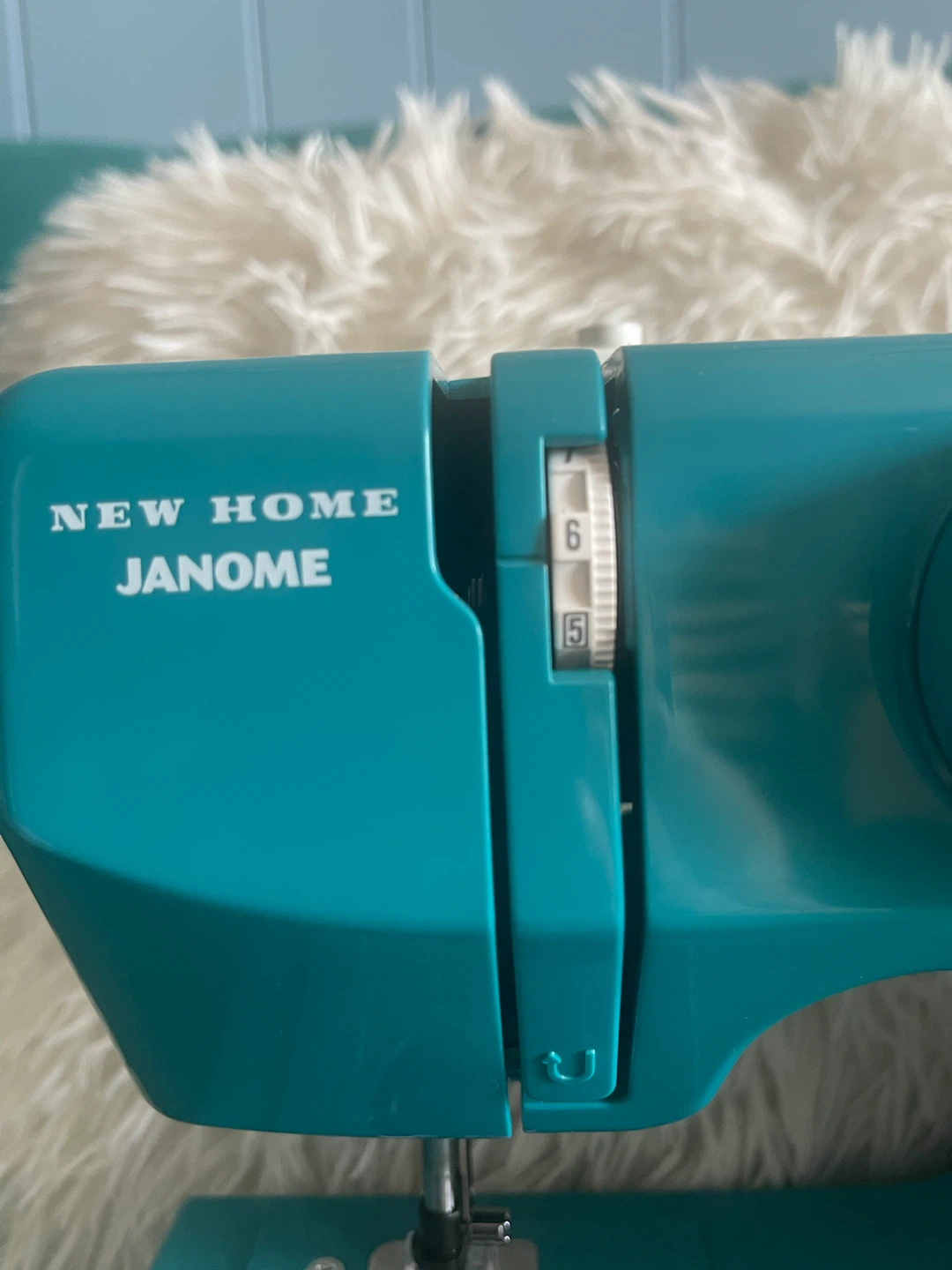 NEW HOME Janome Teal Sewing Machine with Accessories - photo 4