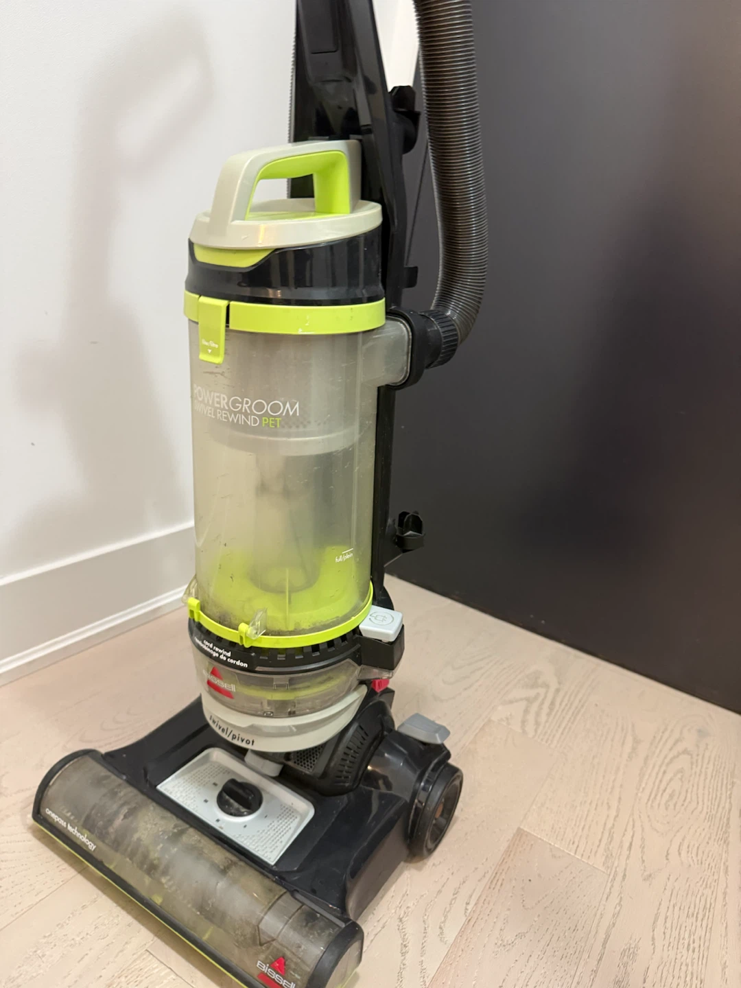 Bissell PowerGroom Swivel Rewind Pet Vacuum - photo 2