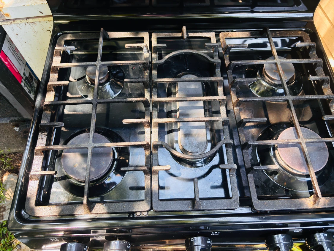 Black GE Adora Gas Range Stove - photo 3