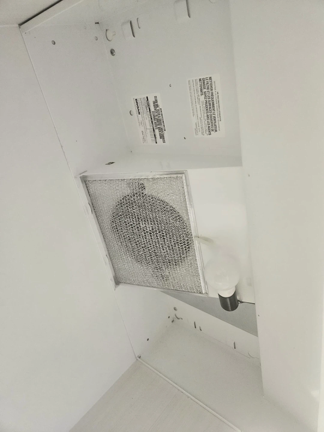 Broan White Under Cabinet Range Hood - photo 4